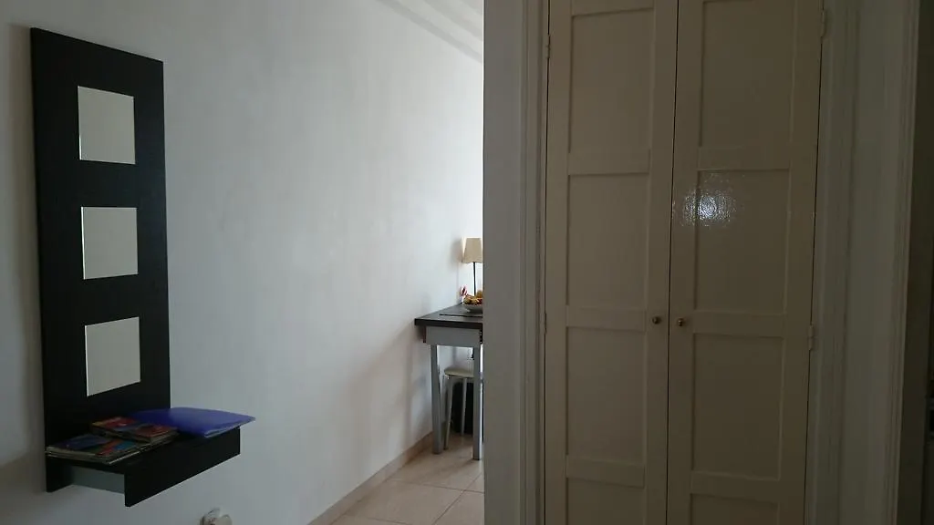 Antonio Navarro Apartments 阿德耶