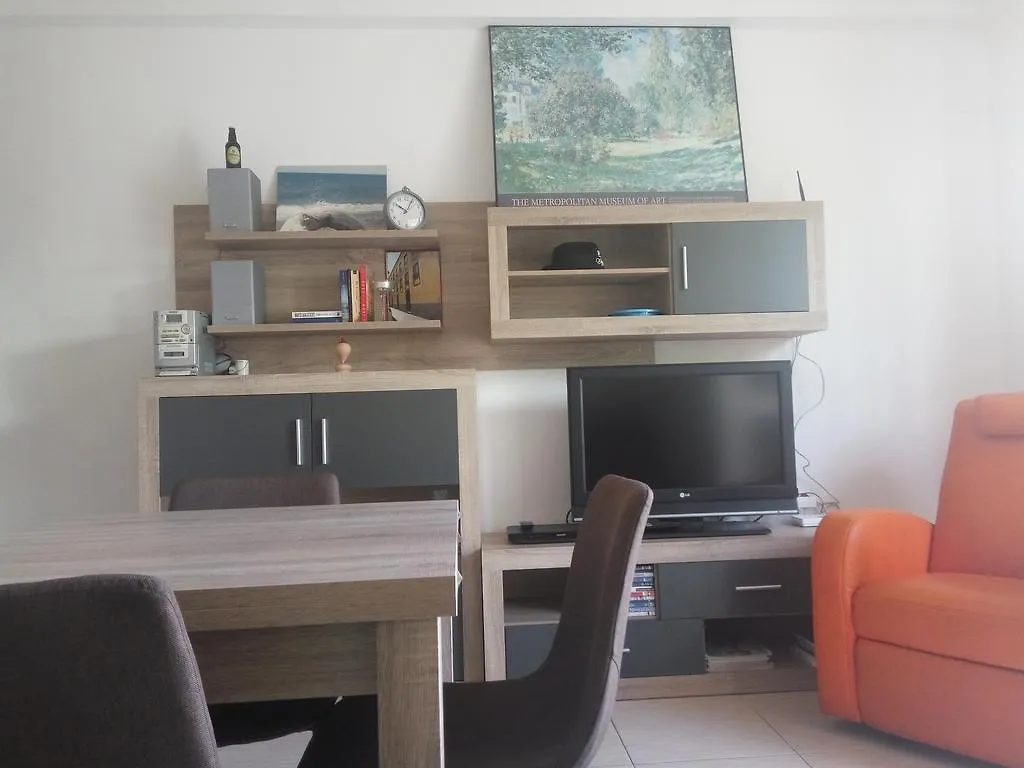 Antonio Navarro Apartments 阿德耶